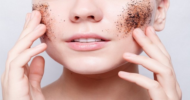 Évitez d'utiliser des exfoliants physiques